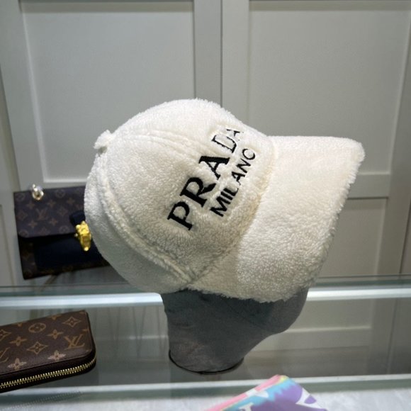 ?✨AUTHENTIC✨?Prada hat